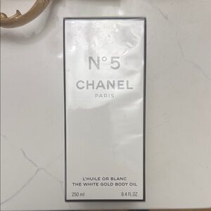 CHANEL N°5 White and Gold Body Oil